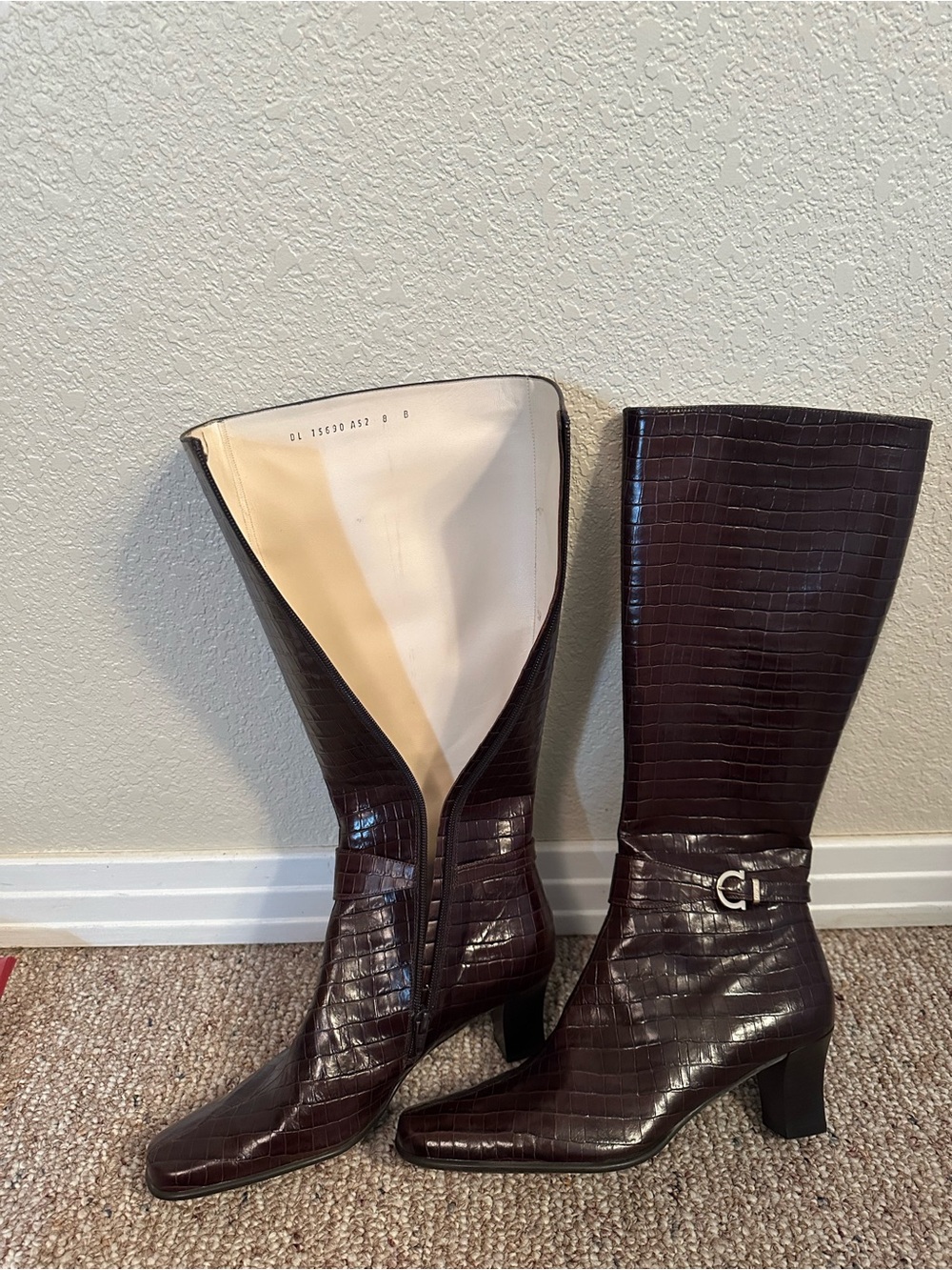 Salvatore Ferragamo Never worn Brown Croc-Embossed Boots with Gold Hardware - Picture 3 of 5